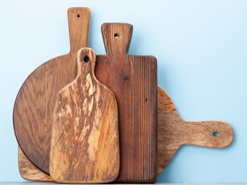 Deske za rezanje skozi čas – Nepogrešljiv del kuhinje, ki ostaja z nami!